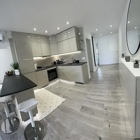 Luxueux 110m Colle Au Prestigieux Le Martinez Appartamento